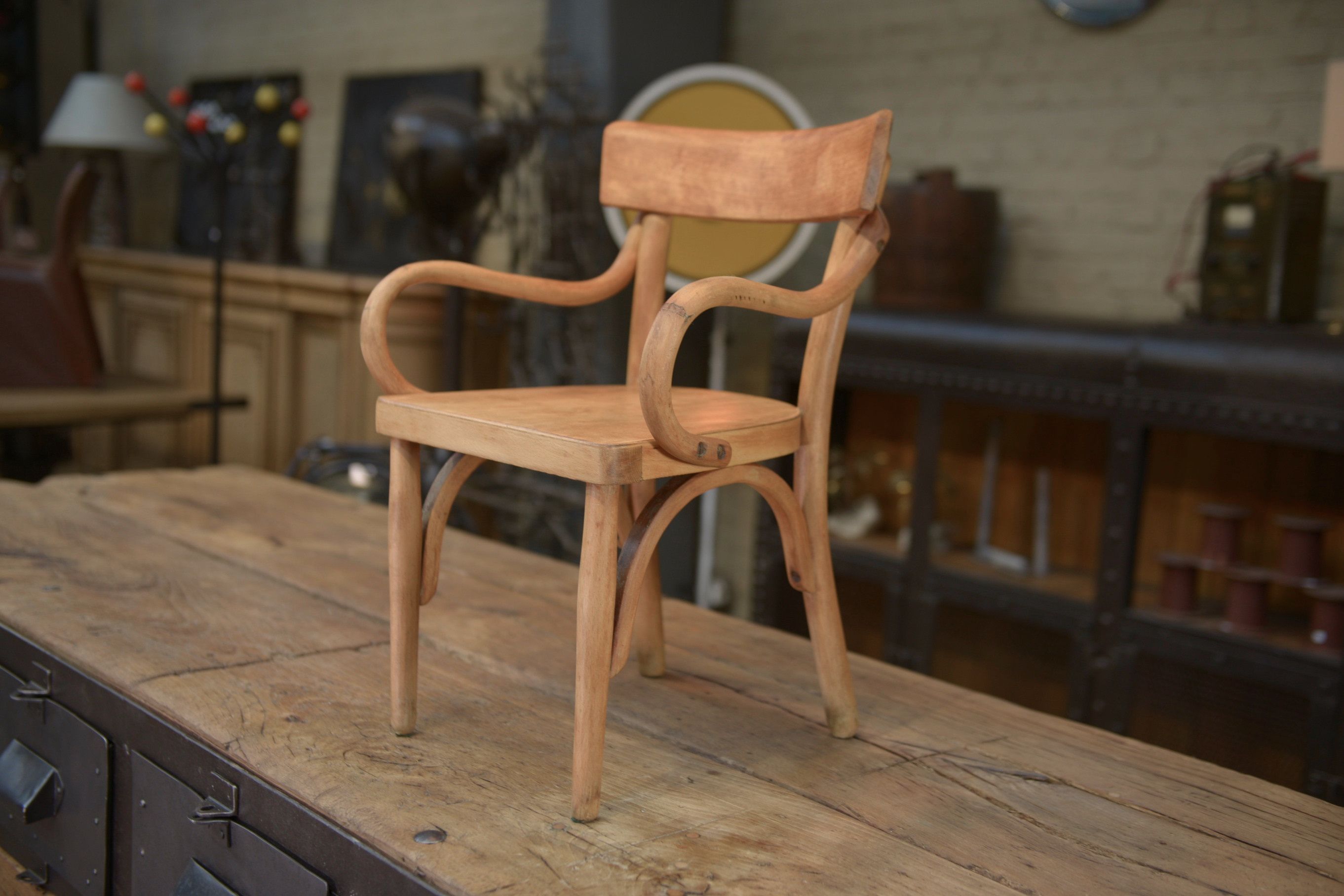 petite chaise pour enfant BAUMANN mobilier pour enfant en bois courbé